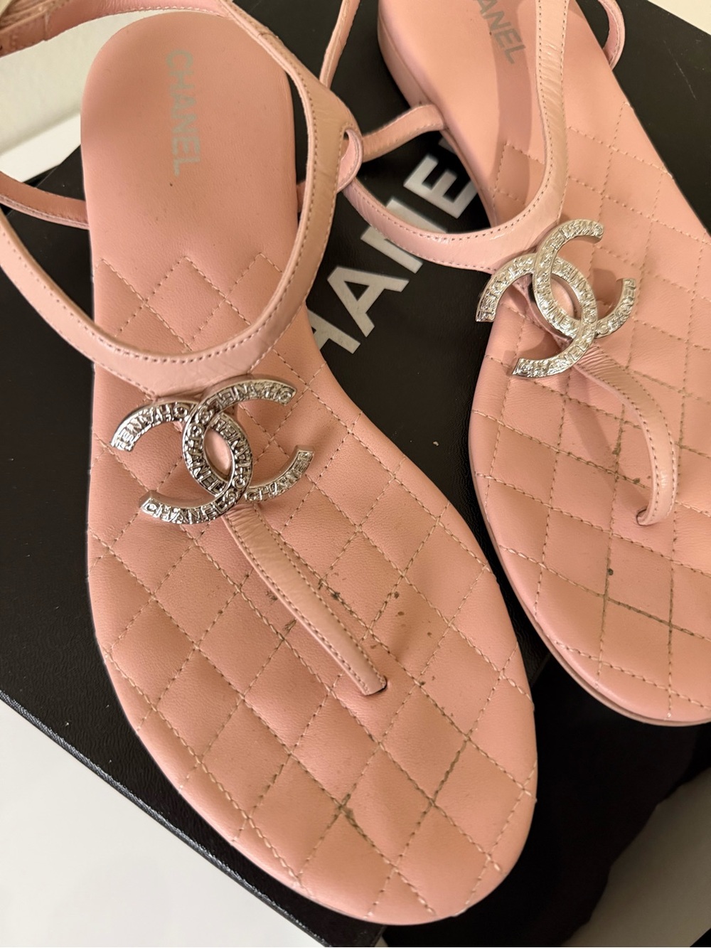 CHANEL Pink Quilted Leather T-Strap Sandals with Crystal CC - Picture 2 of 4